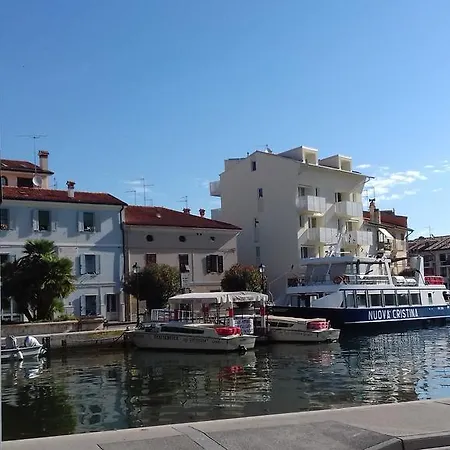 Riva San Vito 2 公寓 *